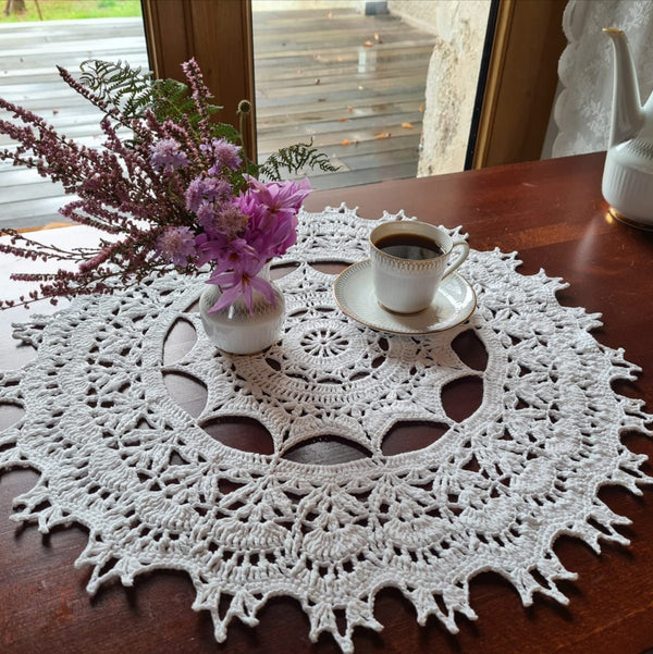 Round white doily 45cm, crochet classic cotton doily, lace vintage doily handmade sousplat, lace small tablecloth
