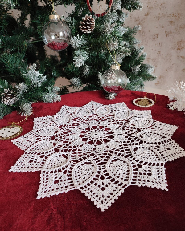 White crochet doily 30cm, classic round centrepiece, vintage style handmade placemat