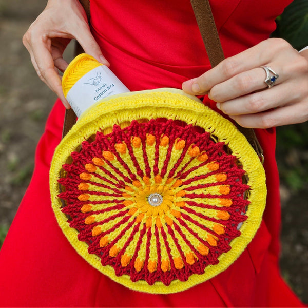 Round crochet handbag PDF pattern with pictures and a chart