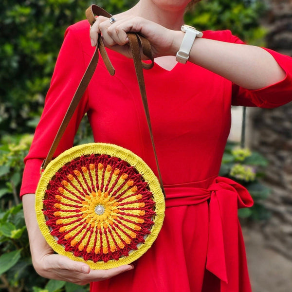 Round crochet handbag PDF pattern with pictures and a chart